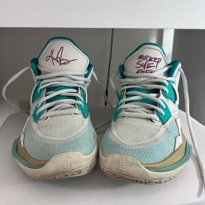 Nike Kyrie 8 ‘Keep Sue Fresh’